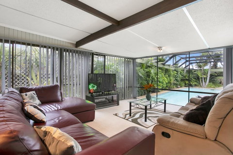 The Palms - Tourism TAS 12