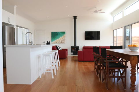 Middle River Beach House - East & West House - Hobart Tourism 21