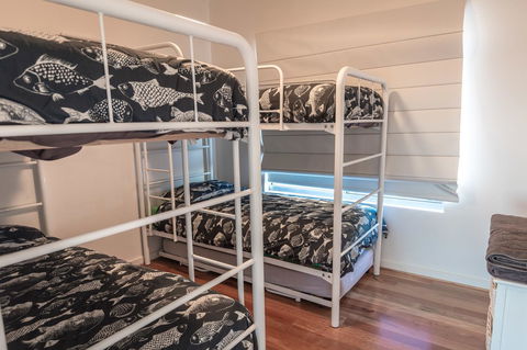 Middle River Beach House - East & West House - Hobart Tourism 14