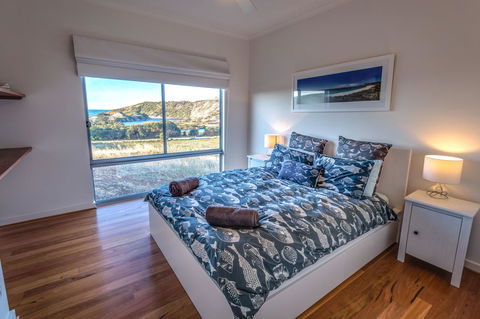 Middle River Beach House - East & West House - Hobart Tourism 13