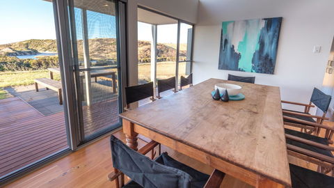 Middle River Beach House - East & West House - Hobart Tourism 8