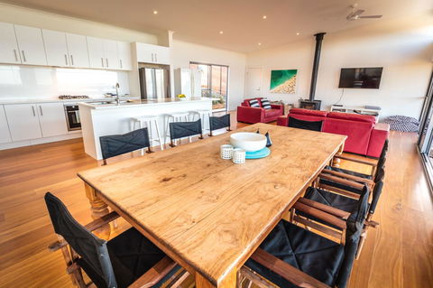 Middle River Beach House - East & West House - Hobart Tourism 3