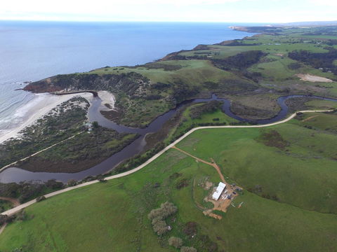 Middle River Beach House - East & West House - Hobart Tourism 4