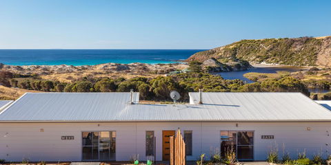 Middle River Beach House - East & West House - Hobart Tourism 9