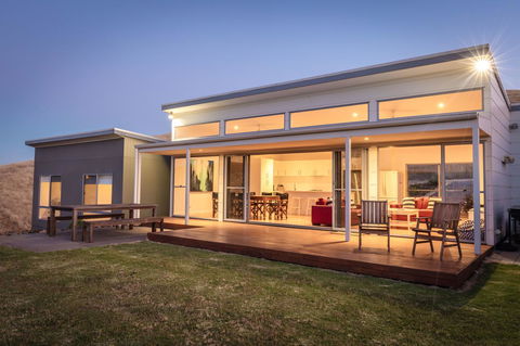 Middle River Beach House - East & West House - Hobart Tourism 0