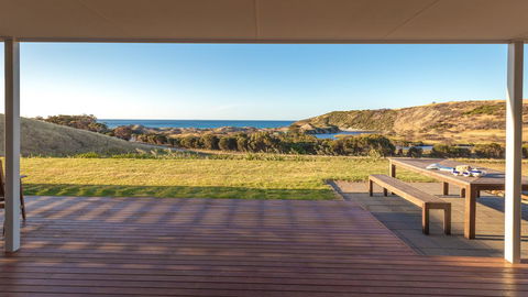 Middle River Beach House - East & West House - Hobart Tourism 17
