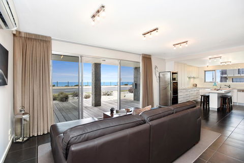Esplanade Escape - Tourism TAS 1