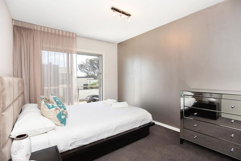Esplanade Escape - Tourism TAS 13