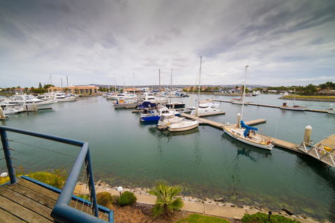 Marina Reflections - Tourism TAS 9
