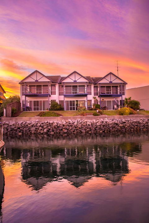Marina Reflections - Tourism TAS 10