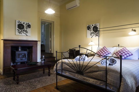 The Rising Sun Hotel - Hobart Tourism 11