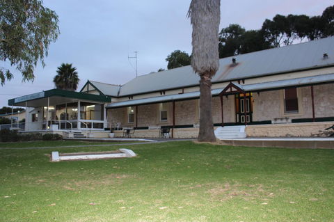 Island Motel Kingscote - Hobart Tourism 1