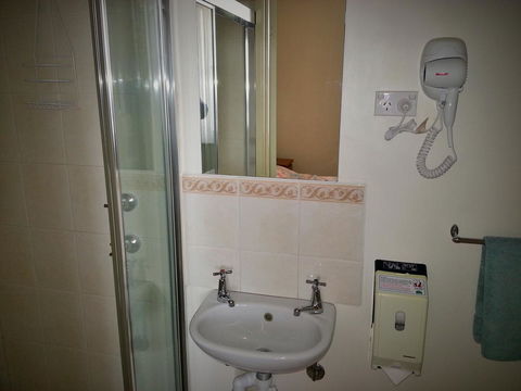 Sonbern Lodge Motel - Hobart Tourism 12