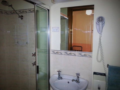 Sonbern Lodge Motel - Hobart Tourism 16