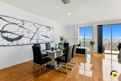 BENGALEE EXECUTIVE TOWNHOUSE- MODERN & STYLISH - Hobart Tourism 13