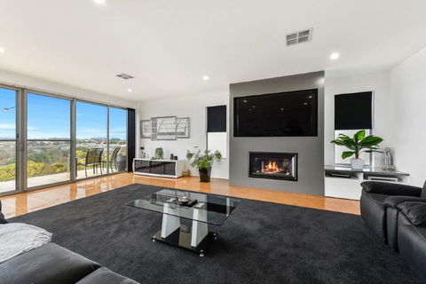 BENGALEE EXECUTIVE TOWNHOUSE- MODERN & STYLISH - Hobart Tourism 5