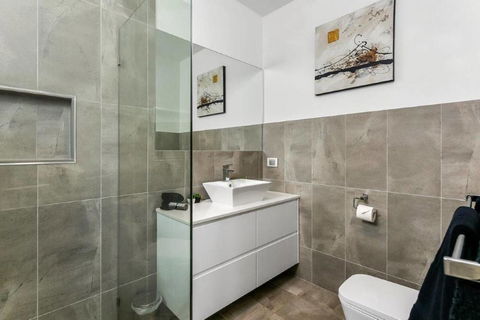 BENGALEE EXECUTIVE TOWNHOUSE- MODERN & STYLISH - Hobart Tourism 14
