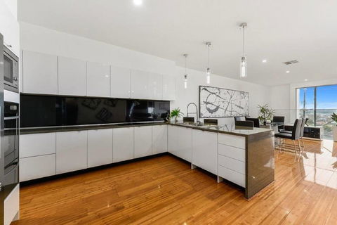 BENGALEE EXECUTIVE TOWNHOUSE- MODERN & STYLISH - Hobart Tourism 10