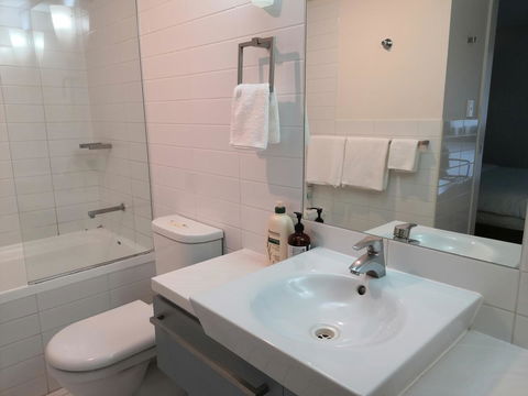 Oaks Horizon+city View+free Parking - Hobart Tourism 13