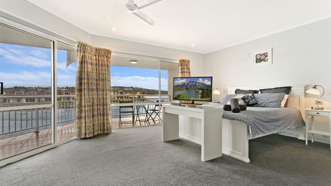Salt Waterfront Apartment - Tourism TAS 10