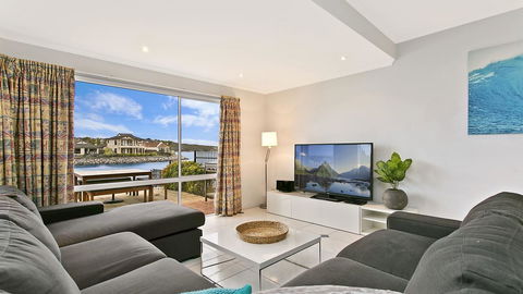 Salt Waterfront Apartment - Tourism TAS 5