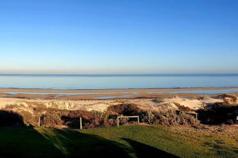 Luxurious 3 Bedroom Beachfront - Panoramic Views - Tourism TAS 13
