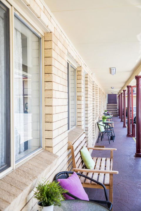Lilac City Motor Inn & Steakhouse - Hobart Tourism 13