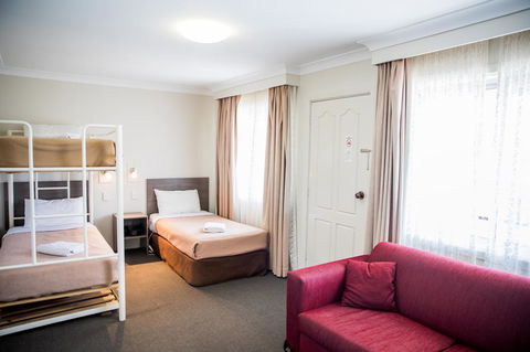 Lilac City Motor Inn & Steakhouse - Hobart Tourism 15