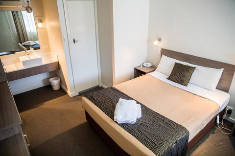 Lilac City Motor Inn & Steakhouse - Hobart Tourism 29