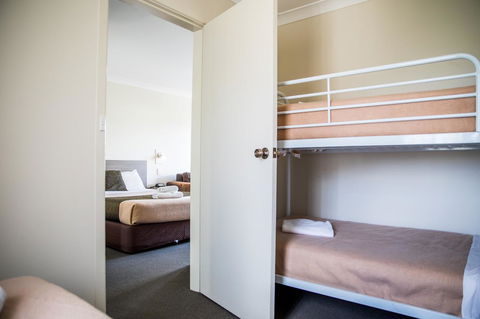 Lilac City Motor Inn & Steakhouse - Hobart Tourism 20