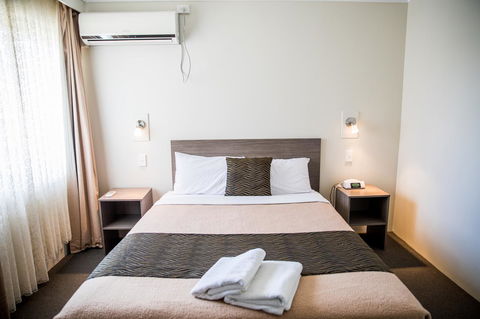 Lilac City Motor Inn & Steakhouse - Hobart Tourism 10