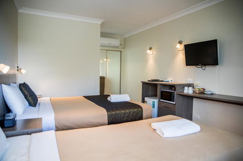 Lilac City Motor Inn & Steakhouse - Hobart Tourism 5