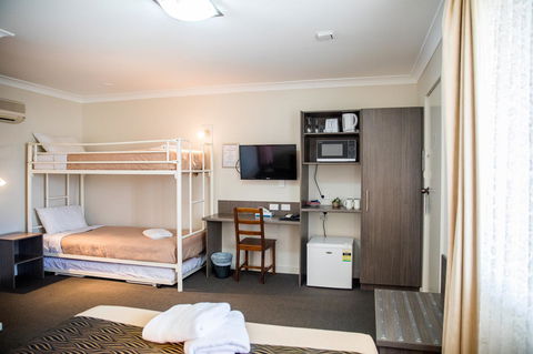 Lilac City Motor Inn & Steakhouse - Hobart Tourism 3