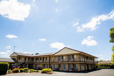 Lilac City Motor Inn & Steakhouse - Hobart Tourism 0