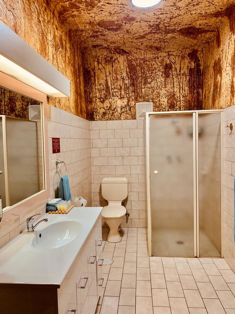 Desert Cave Hotel - Hobart Tourism 6