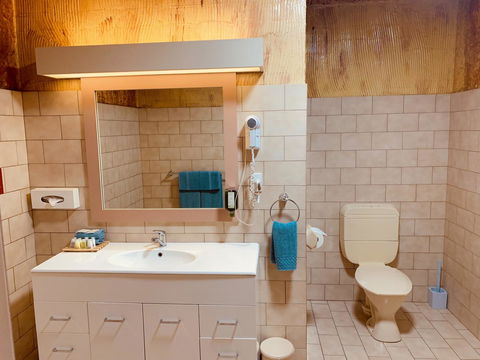 Desert Cave Hotel - Hobart Tourism 8