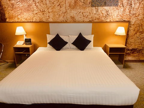 Desert Cave Hotel - Hobart Tourism 1