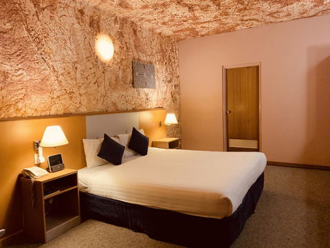 Desert Cave Hotel - Hobart Tourism 4
