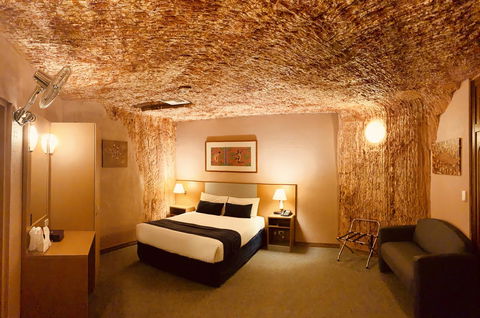 Desert Cave Hotel - Hobart Tourism 11
