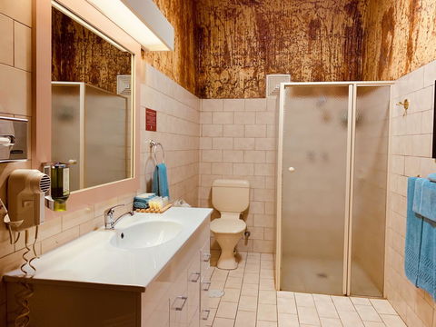 Desert Cave Hotel - Hobart Tourism 5