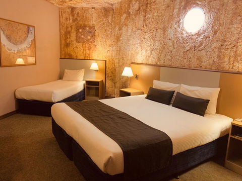 Desert Cave Hotel - Hobart Tourism 24