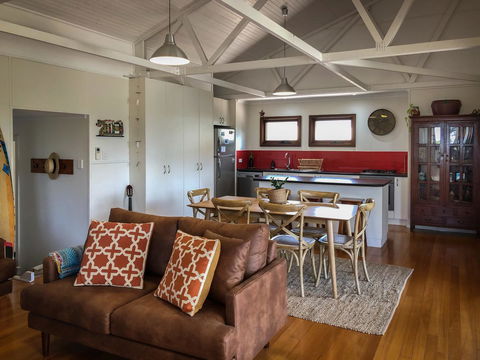 SeaLaVie - Hobart Tourism 0