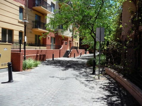 City Escape 3 Bedroom East End Of Adelaide - Hobart Tourism 2