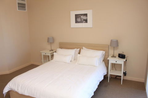 The Lighthouse - Beachfront Accommodation - Tourism TAS 6