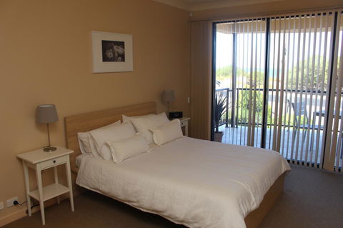 The Lighthouse - Beachfront Accommodation - Tourism TAS 1