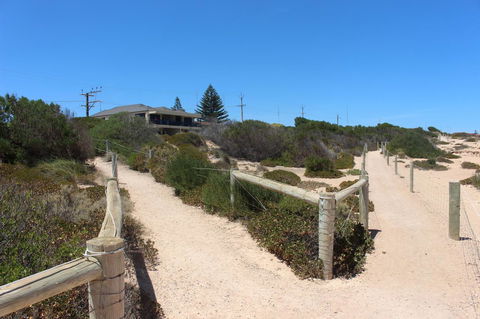 The Lighthouse - Beachfront Accommodation - Tourism TAS 11
