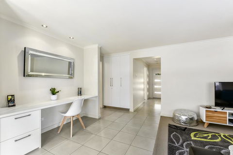 City Fringe Apartment B, Mount Gambier - Hobart Tourism 1