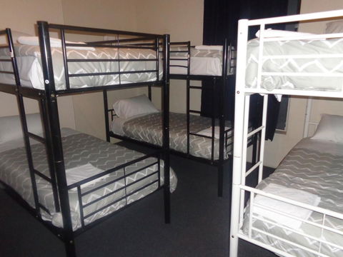 Adelaide Backpackers And Travellers Inn - Hobart Tourism 1