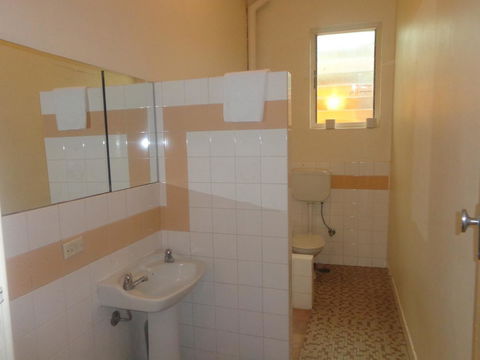 Adelaide Backpackers And Travellers Inn - Hobart Tourism 7