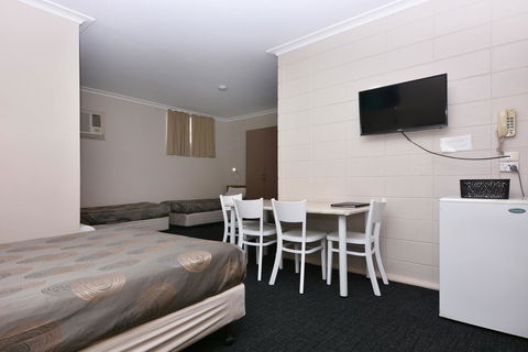 Motel Poinsettia - Hobart Tourism 24